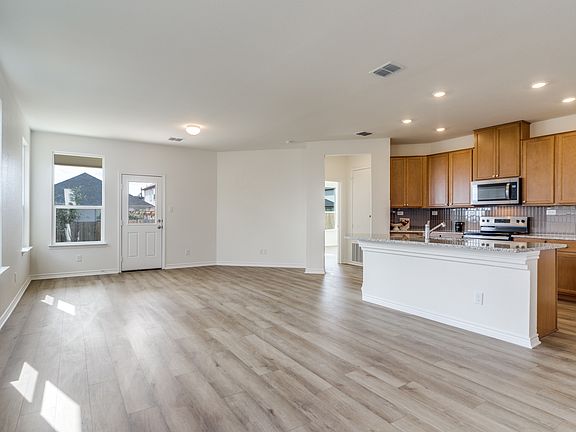 5th image of 306 W Low Cascade Dr