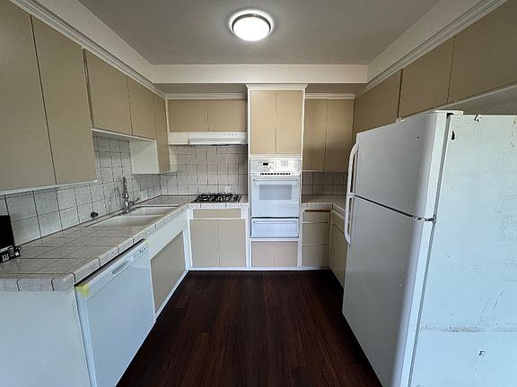 5th image of 501 Avenue G APT 5