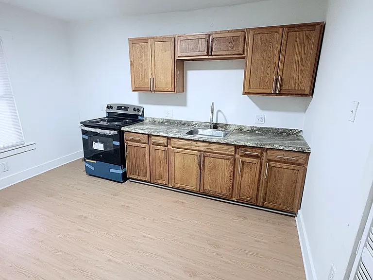 82 Malden St #1L — Photo 1