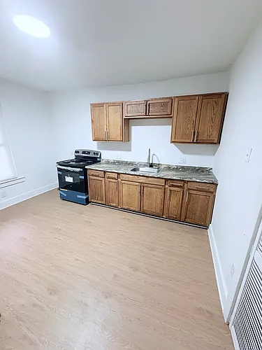 82 Malden St Photo 1