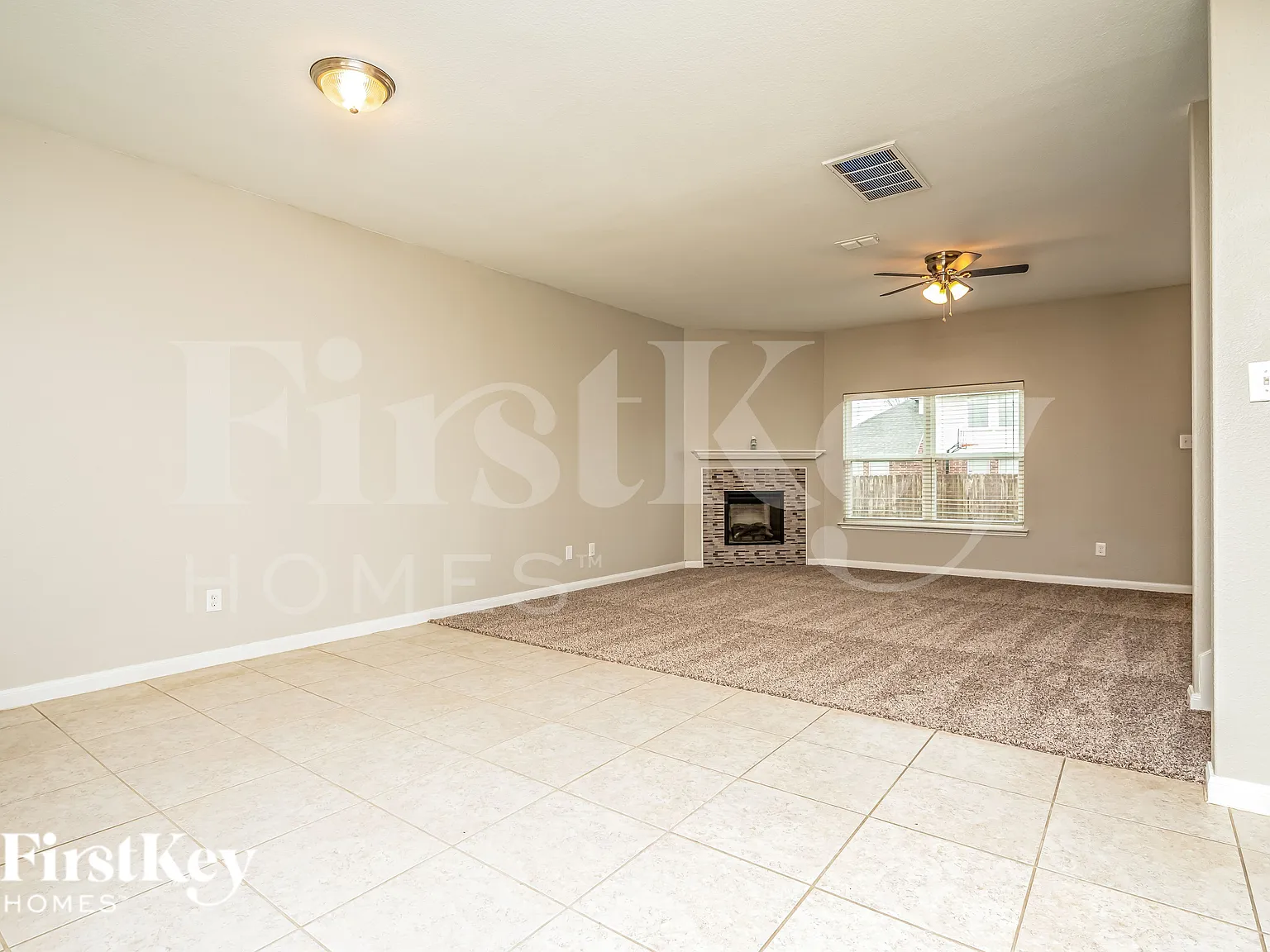 5 bed, 2.5 bath, 2724 sqft, $2,430 — Photo 2
