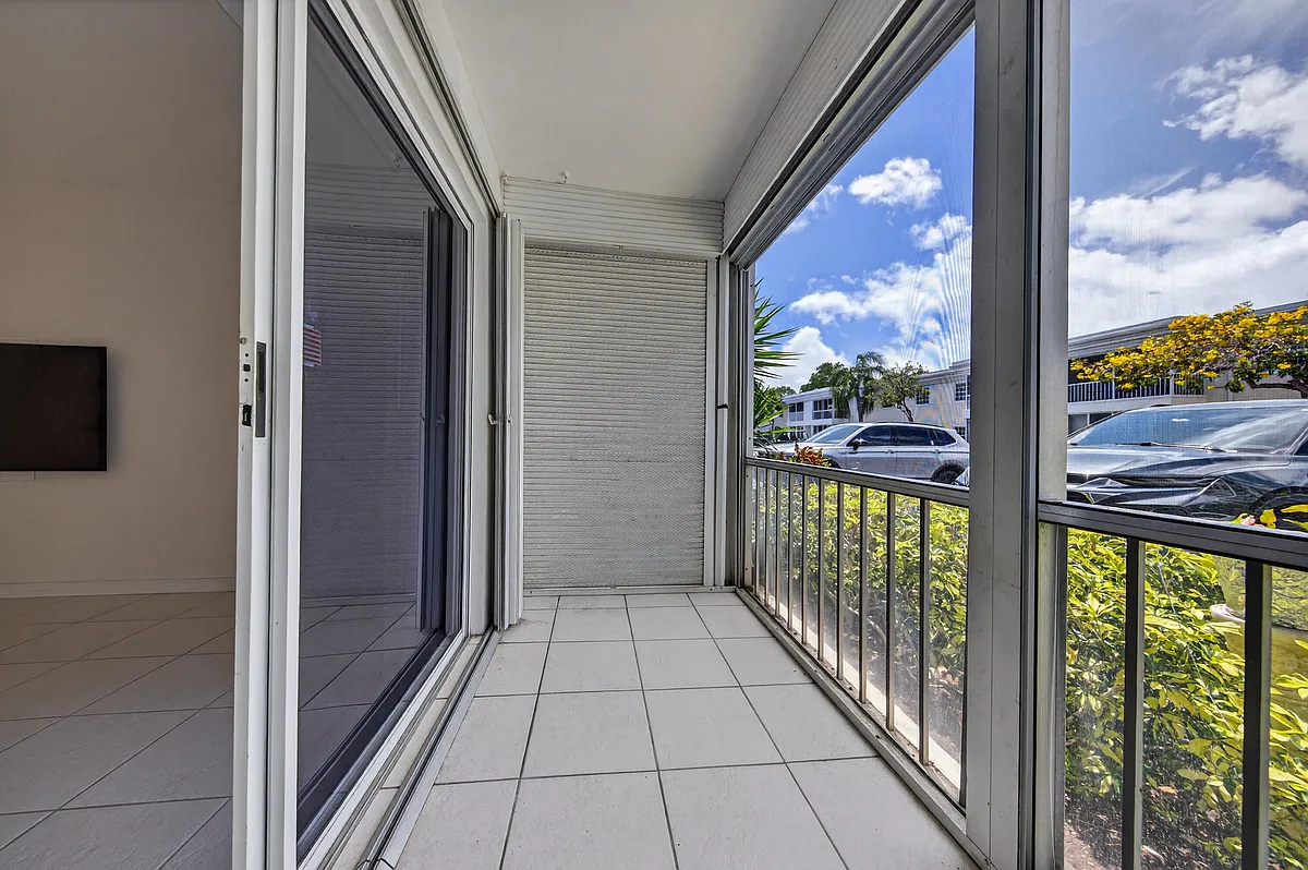 Building Photo - 6521 Bay Club Dr #2