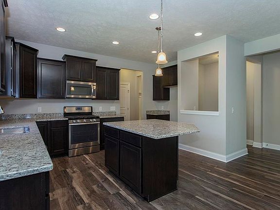 4th image of 7 Hidden Lake Ln