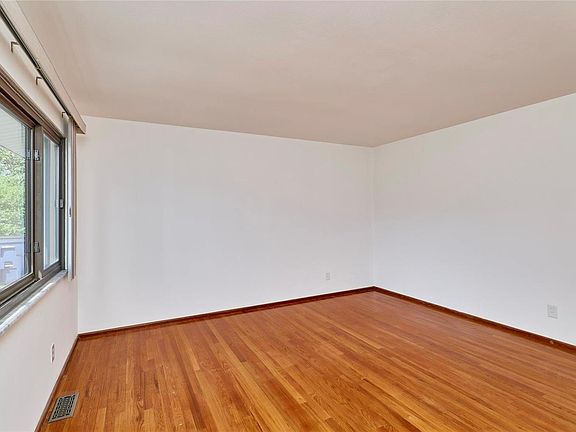 2nd image of 10525 Scotland Dr