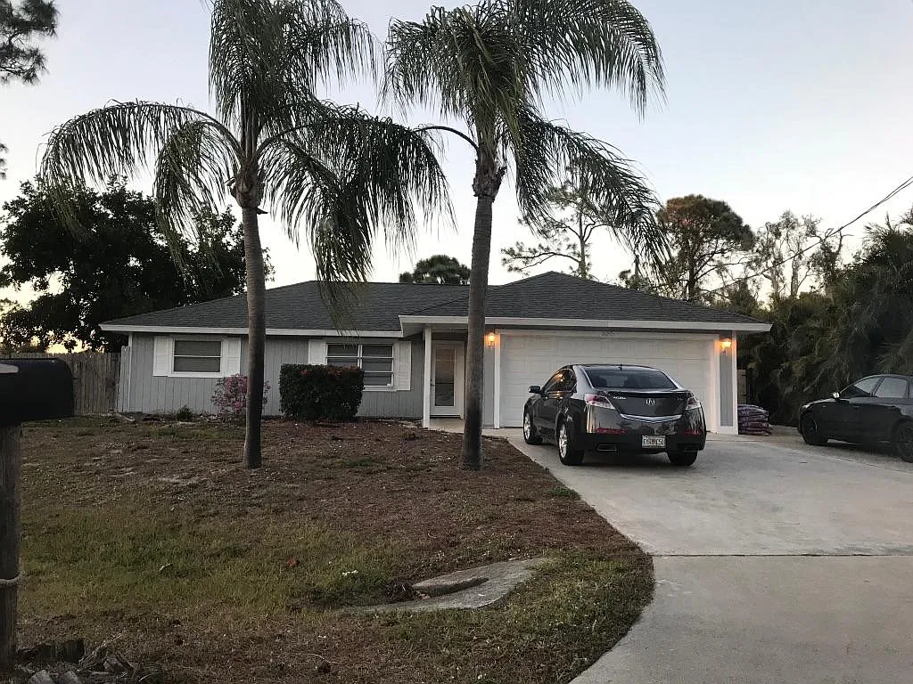 Building Photo - 8201 Cypress Dr N