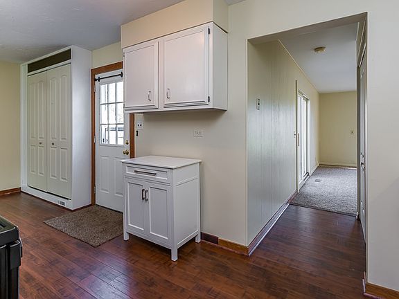 5th image of 321 N Emerald Ave