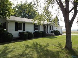 1651 N Leutz Rd, Oak Harbor, OH 43449