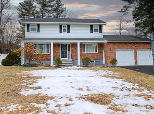 957 W Pine Hill Drive, Schenectady, NY 12303