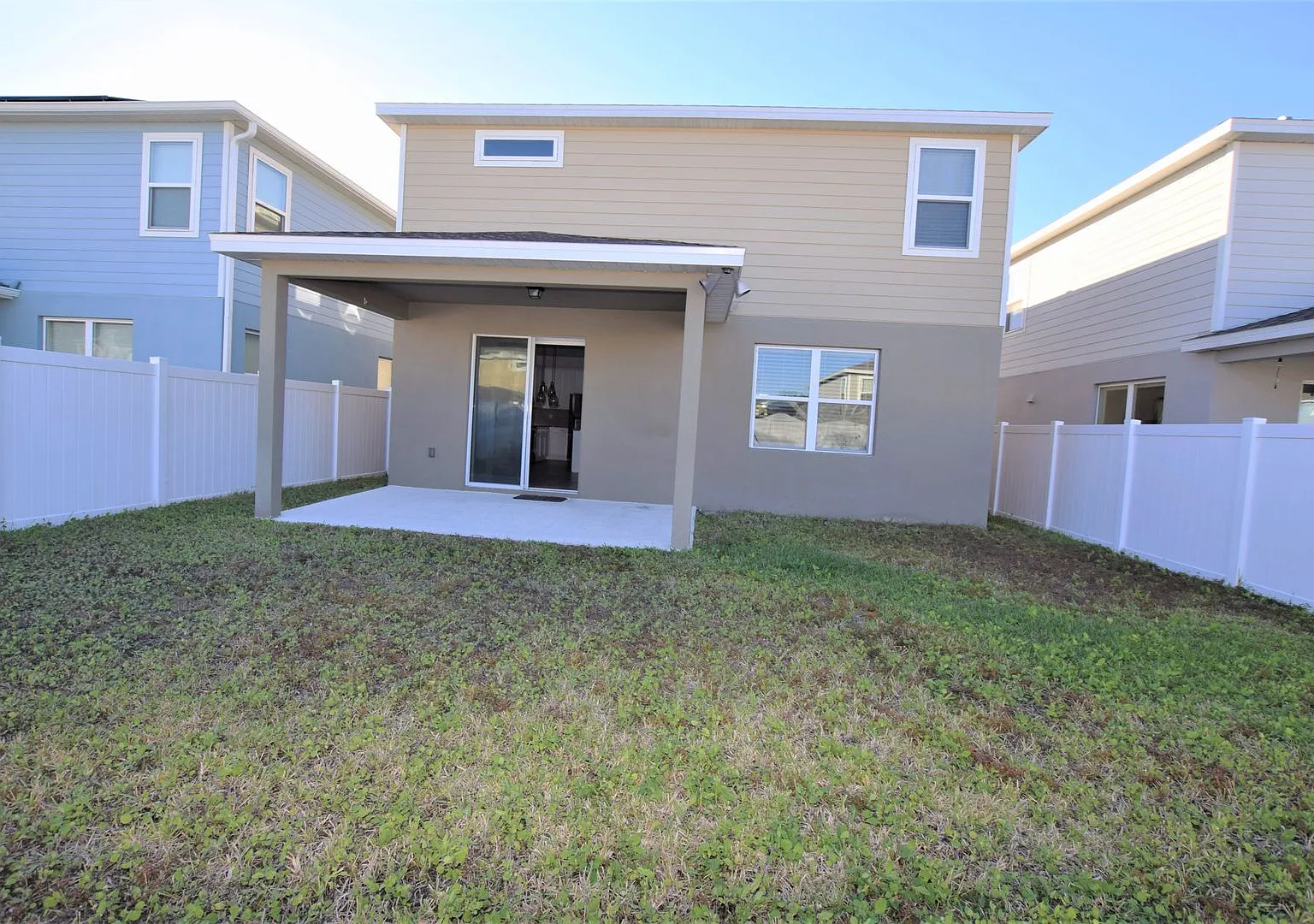 4 bedroom 2.5 baths Single Family Home For Rent at 4358 Silver Creek Street Kissimmee, FL 34744 — Photo 4