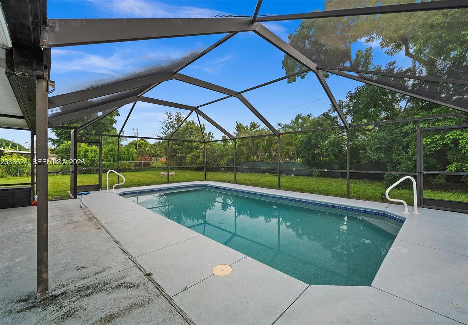3 bed, 2.0 bath, 1404 sqft, $2,600 — Photo 3
