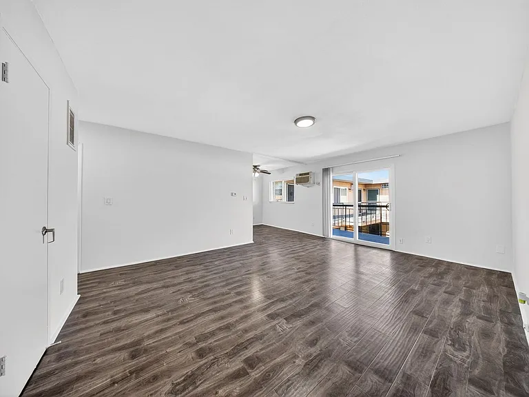 10736 Magnolia Blvd — Photo 10