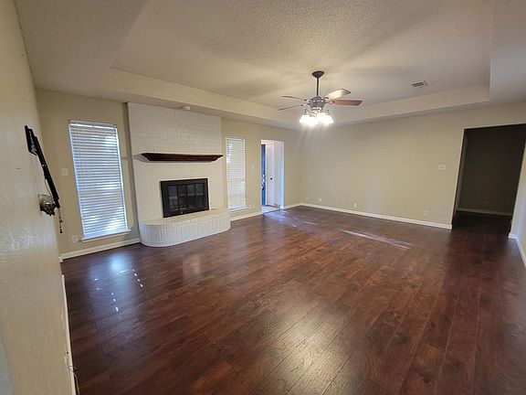 2nd image of 3600 Crestmont Dr