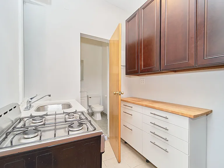 537 E 81st St #4D — Photo 2