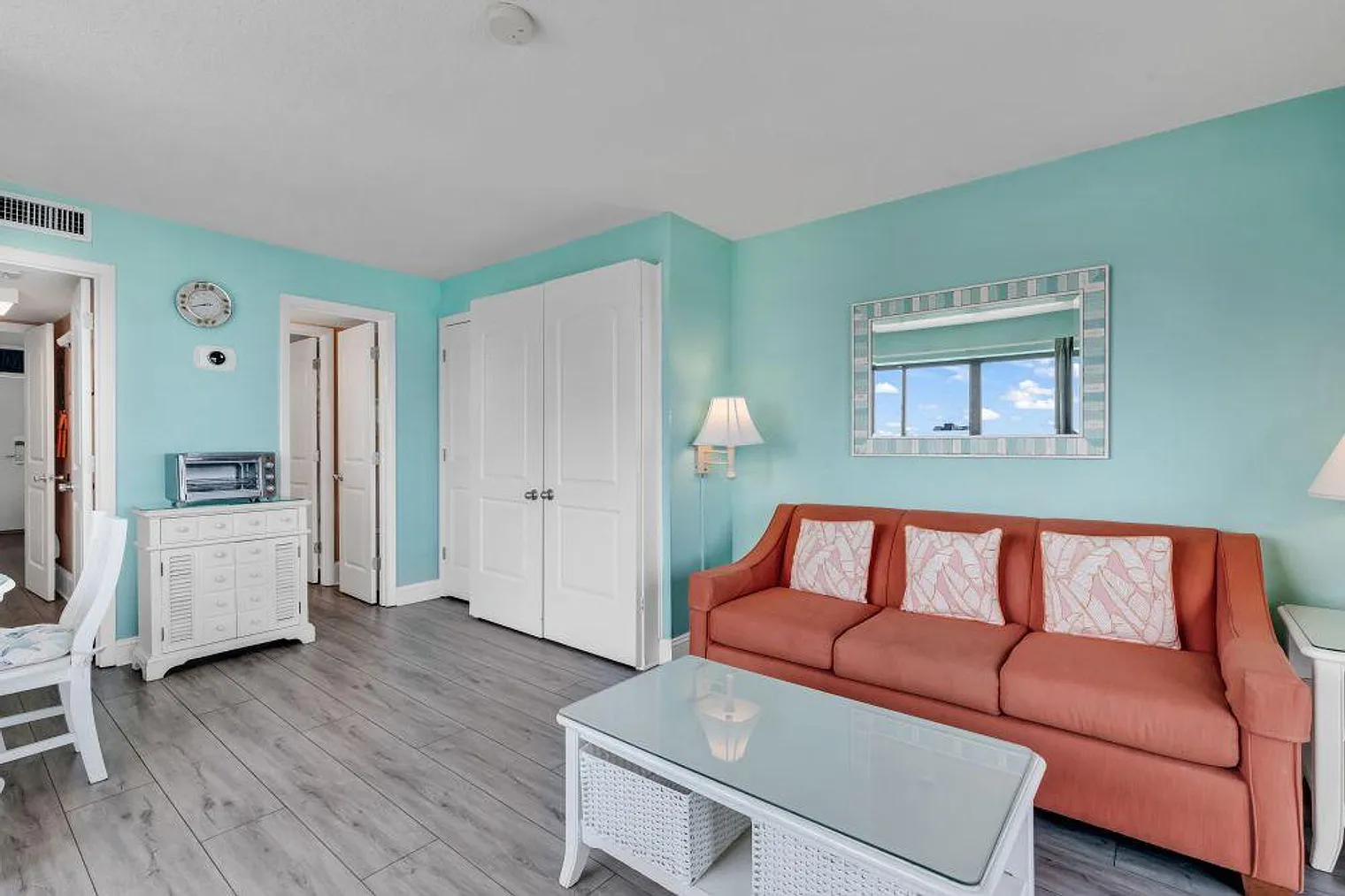 1 bed, 2.0 bath, 656 sqft, $9,803 — Photo 4
