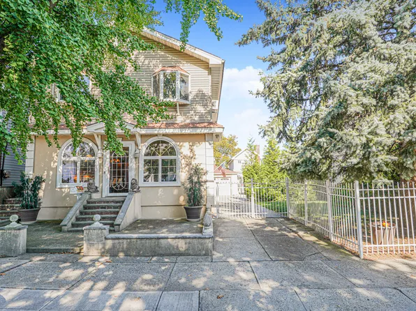 2055 Coleman Street image 1 of 26