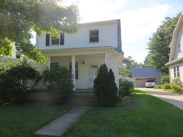 1st image of 609 N East St