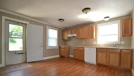 1401 W 12th St — Photo 3