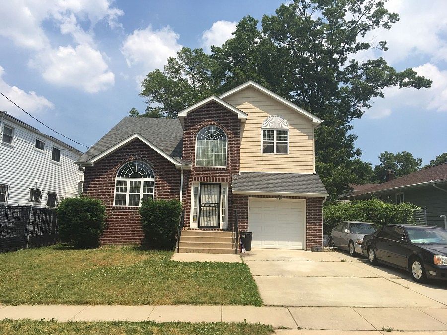 1st image of 221 Frederick Ave