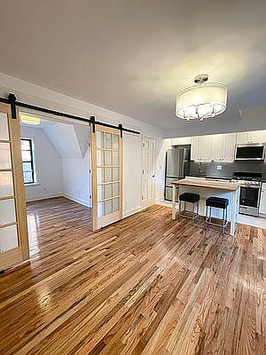 4th image of 358 Wea Penthouse A