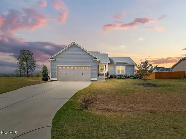 25 Cornfield Lane, Benson, NC 27504