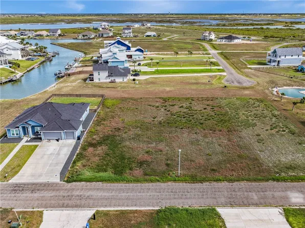 11 Westpointe Dr, Rockport, TX 78382