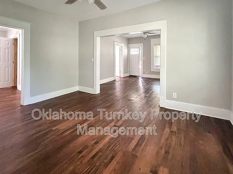 118 N Taft Ave — Photo 2