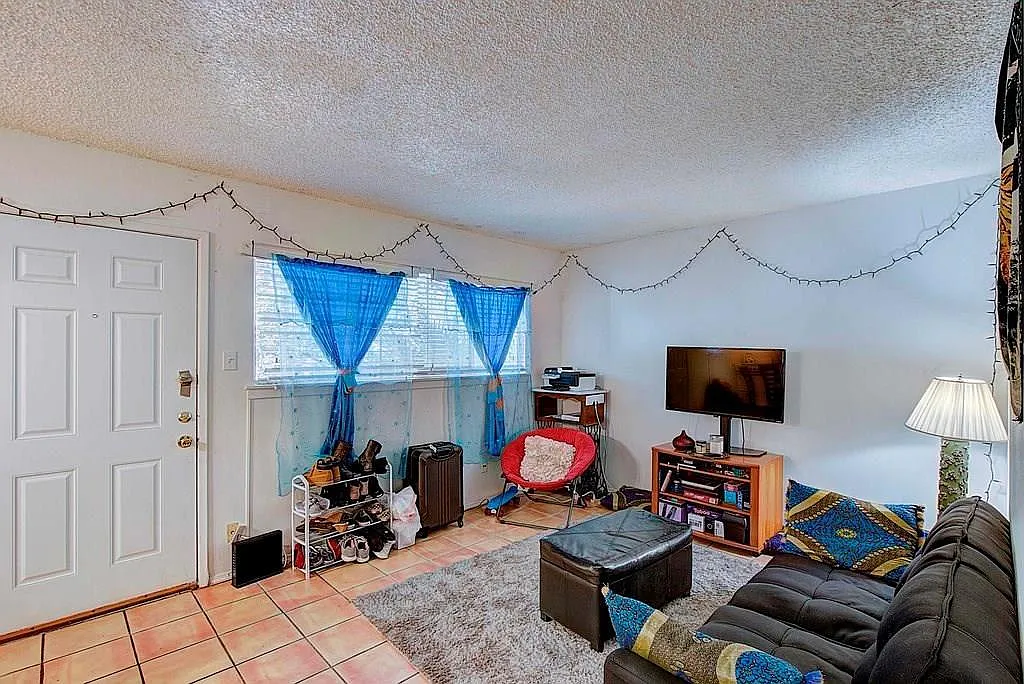 2 bed, 2.0 bath, 718 sqft, $1,400 — Photo 1