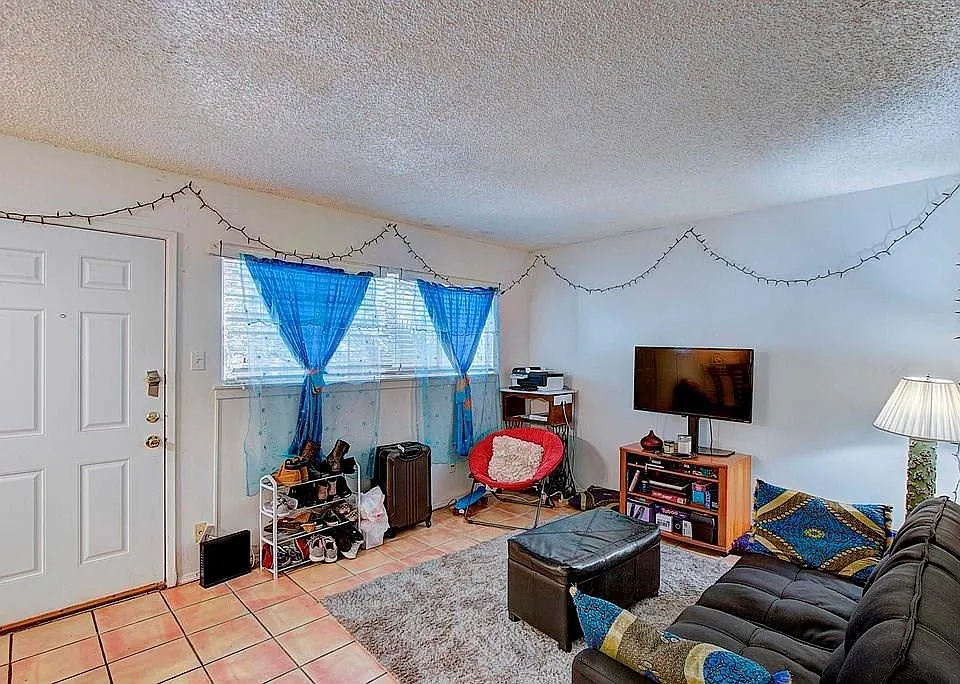 803 W 28th St #201