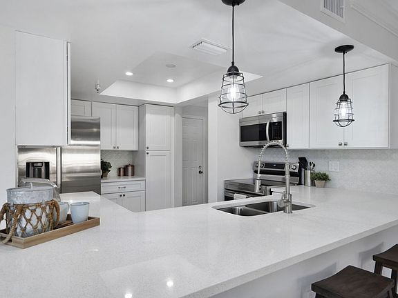 4th image of 2090 S Tamiami Trl