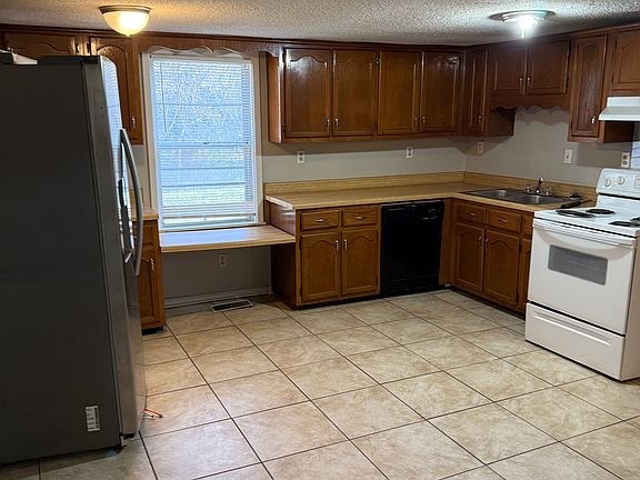 3rd image of 586 Herzl St