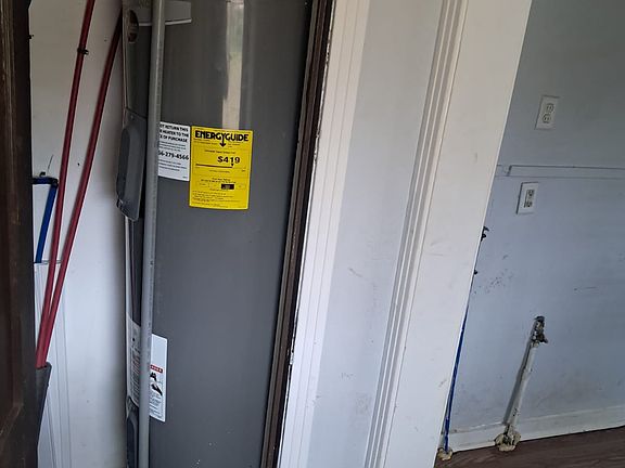 4th image of 913 Schley St