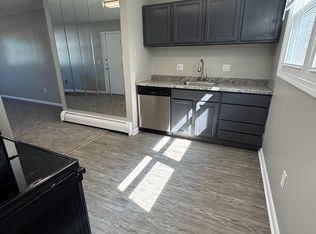 7 Bradford Dr #D, Greenfield, MA 01301