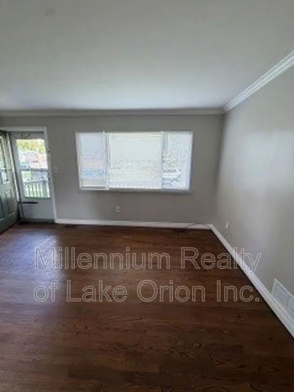 3 bed, 1.0 bath, 1000 sqft, $1,395 — Photo 2