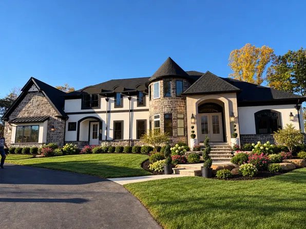 17470 Crescent Rdg, Chagrin Falls, OH 44023