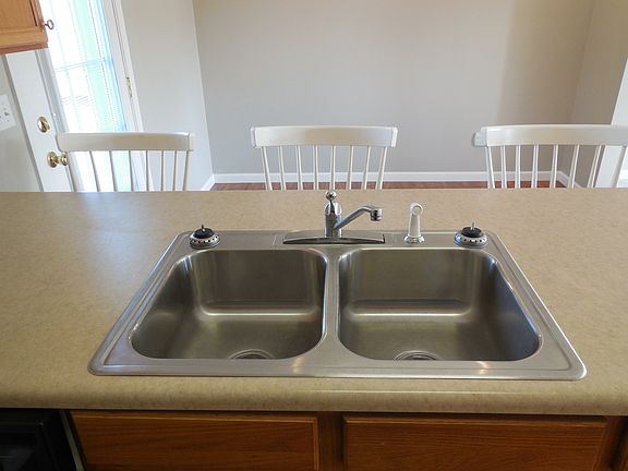 4th image of 103 Meadowlark Dr