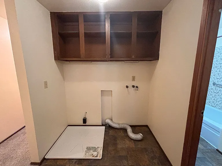595 NW Oak Ave — Photo 14