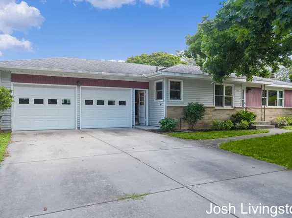 7482 Louise Ave, Jenison, MI 49428