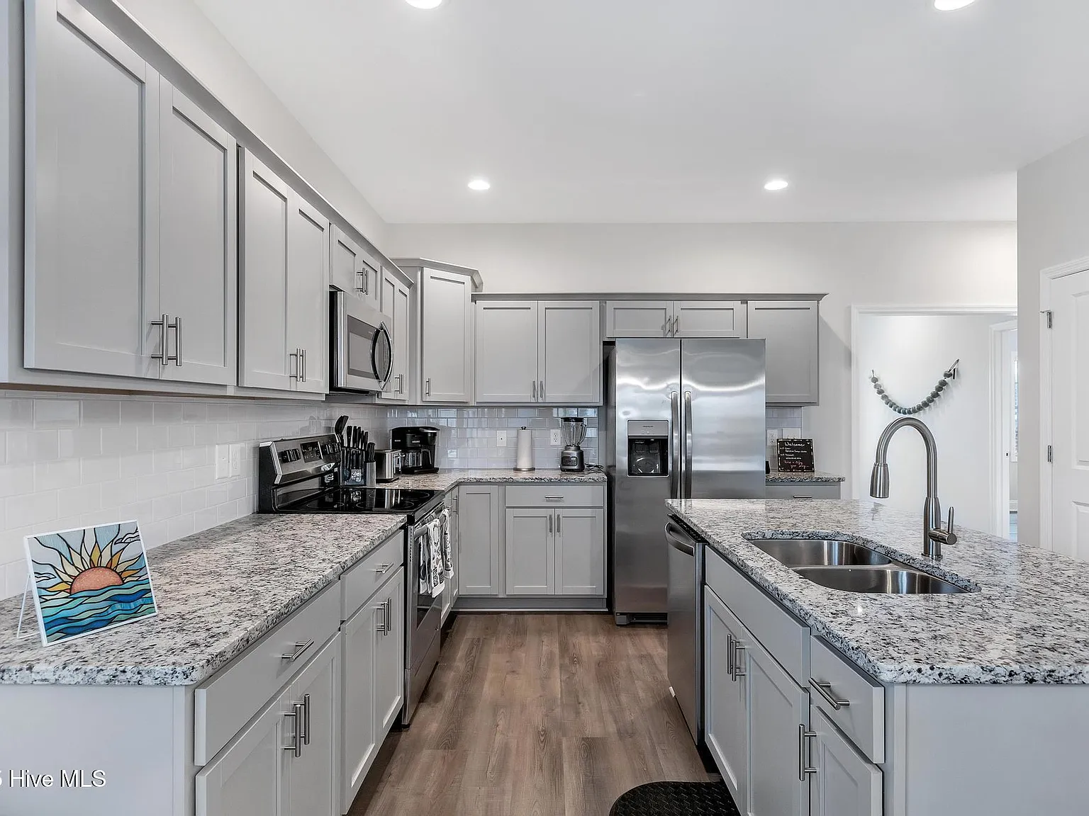 3 bed, 2.0 bath, 1500 sqft, $2,500 — Photo 3