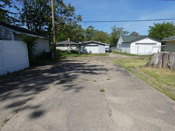 4th image of 1236 Jennings Ave