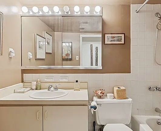3rd image of 253 W 73rd St APT 7L