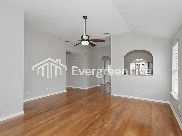 187 Roscommon Rd — Photo 2