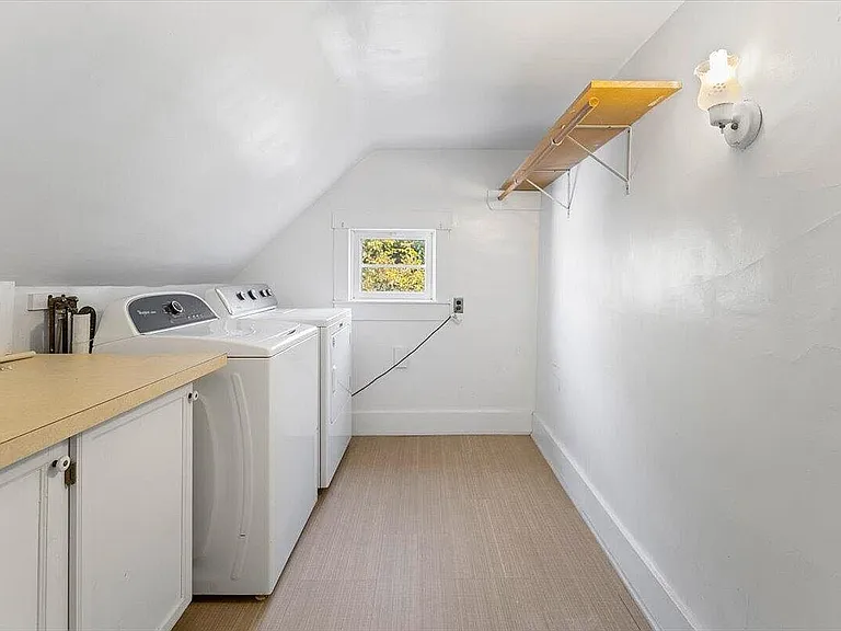 15 Pleasant St — Photo 16