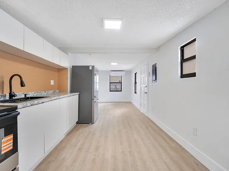 2428 NW 28th St #REAR — Photo 6