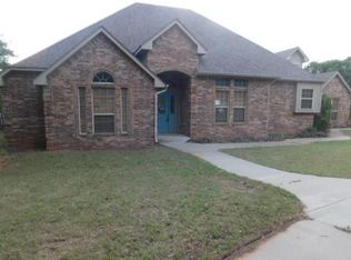 825 Liveoak Ln, Blanchard, OK 73010