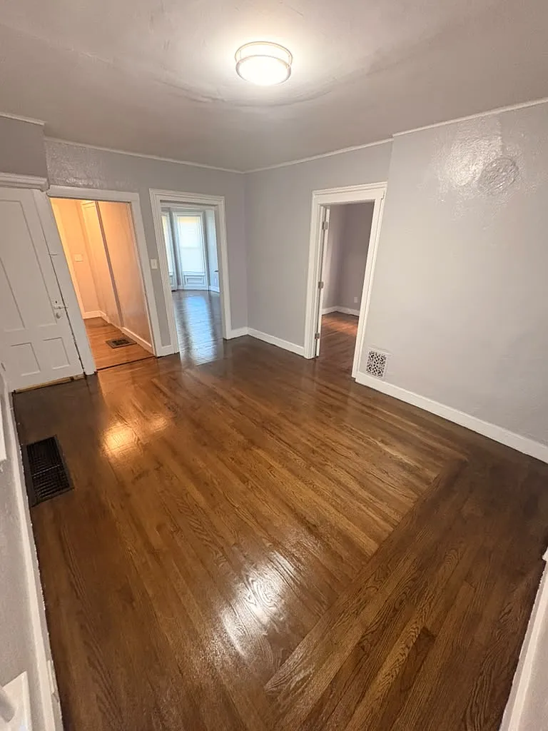 5 bed, 1.5 bath, 1500 sqft, $2,600 — Photo 3
