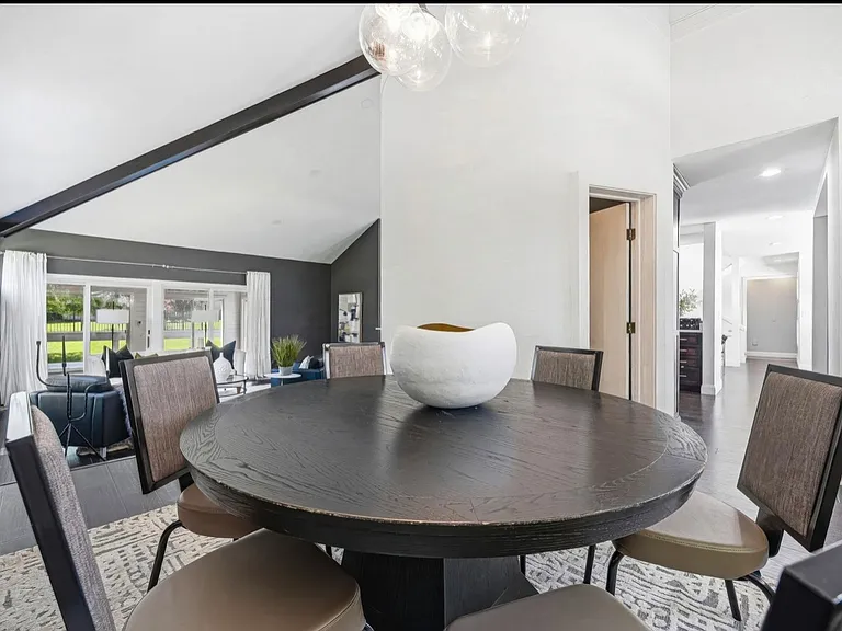 8575 Torwoodlee Ct — Photo 20