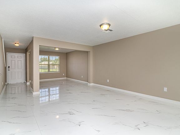 3rd image of 946 Aurelia Ave SE