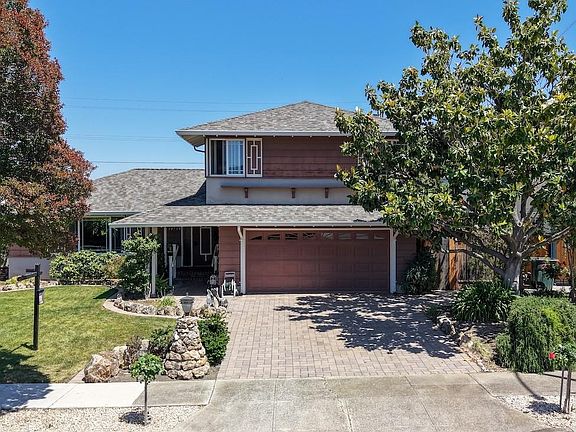 3rd image of 10730 La Roda Dr