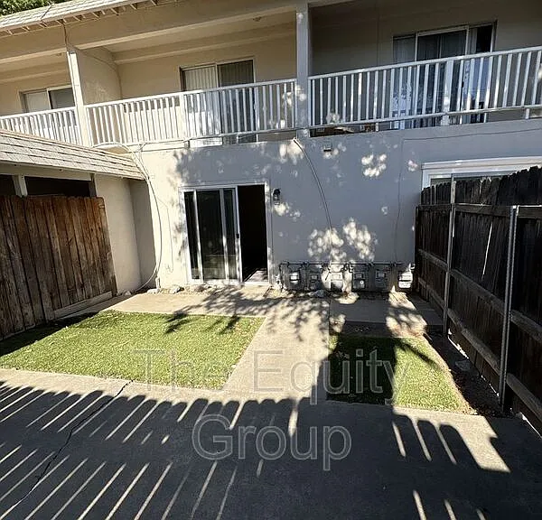 402 N West St — Photo 12