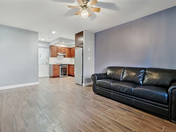 31-23 Crescent Street image 2 of 12